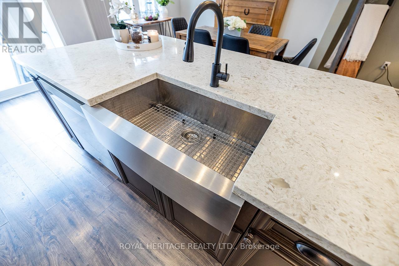 92 Zachary Place, Whitby, Ontario  L1M 1E2 - Photo 10 - E12813530