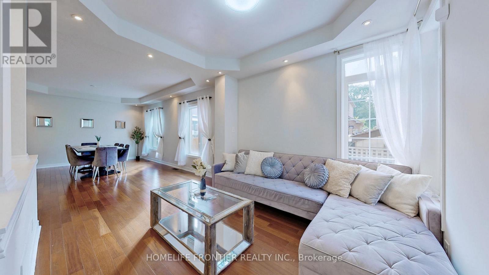 5186 Doubletree Drive, Mississauga, Ontario  L5M 8B2 - Photo 2 - W12813808