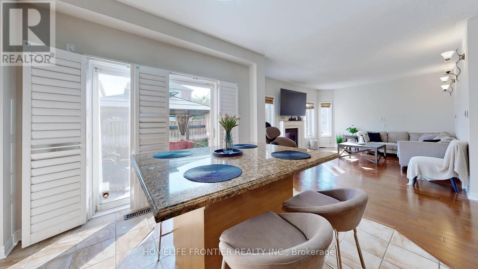 5186 Doubletree Drive, Mississauga, Ontario  L5M 8B2 - Photo 6 - W12813808