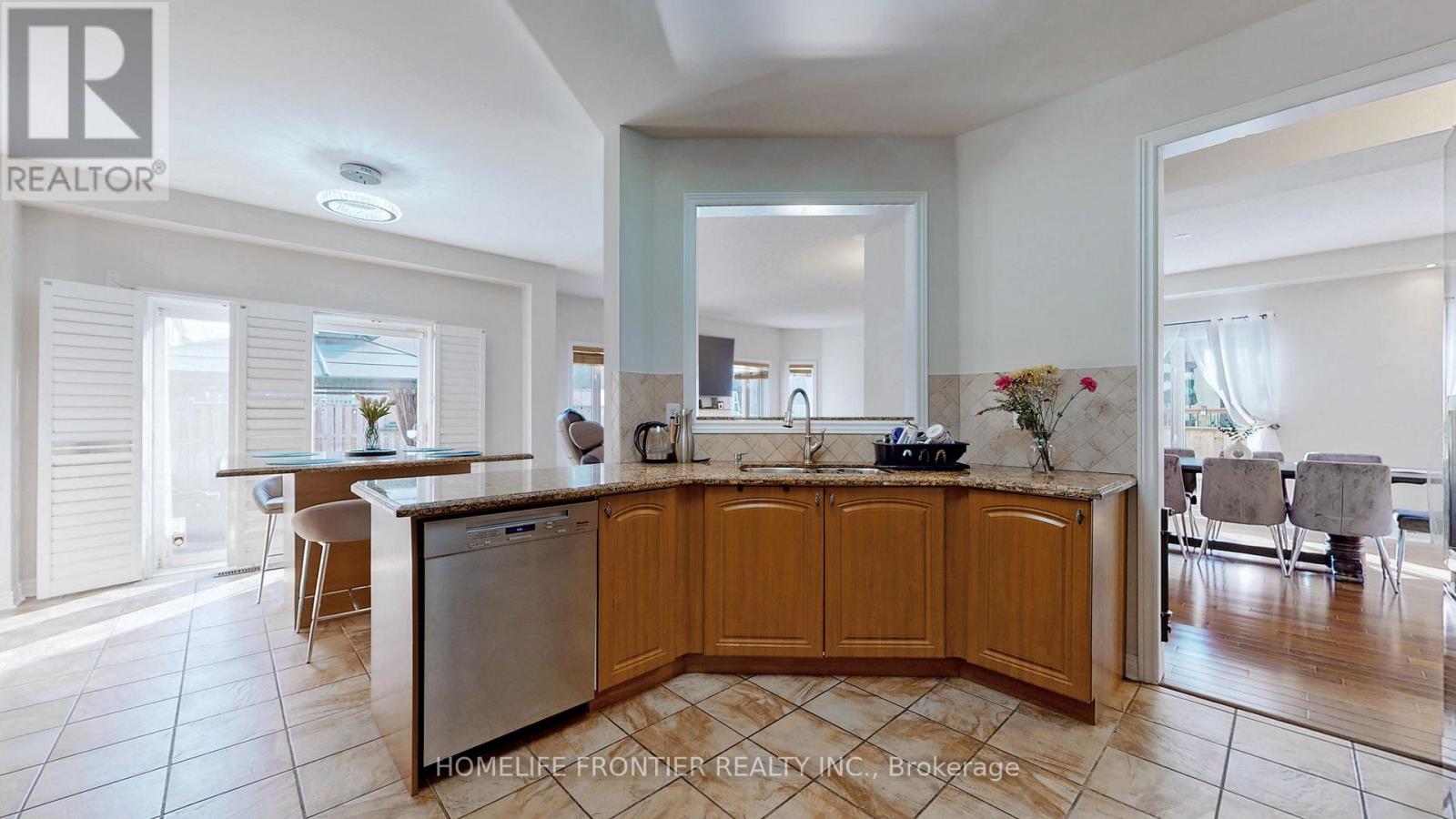 5186 Doubletree Drive, Mississauga, Ontario  L5M 8B2 - Photo 9 - W12813808