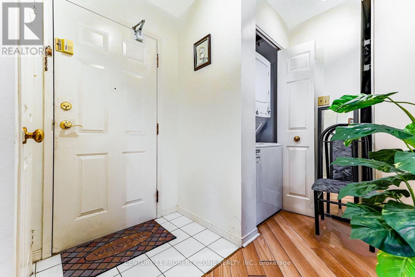 318 - 250 Webb Drive, Mississauga, Ontario  L5B 3Z4 - Photo 14 - W12813822