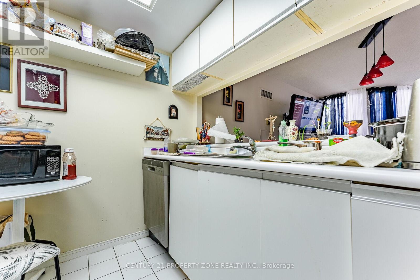 318 - 250 Webb Drive, Mississauga, Ontario  L5B 3Z4 - Photo 23 - W12813822