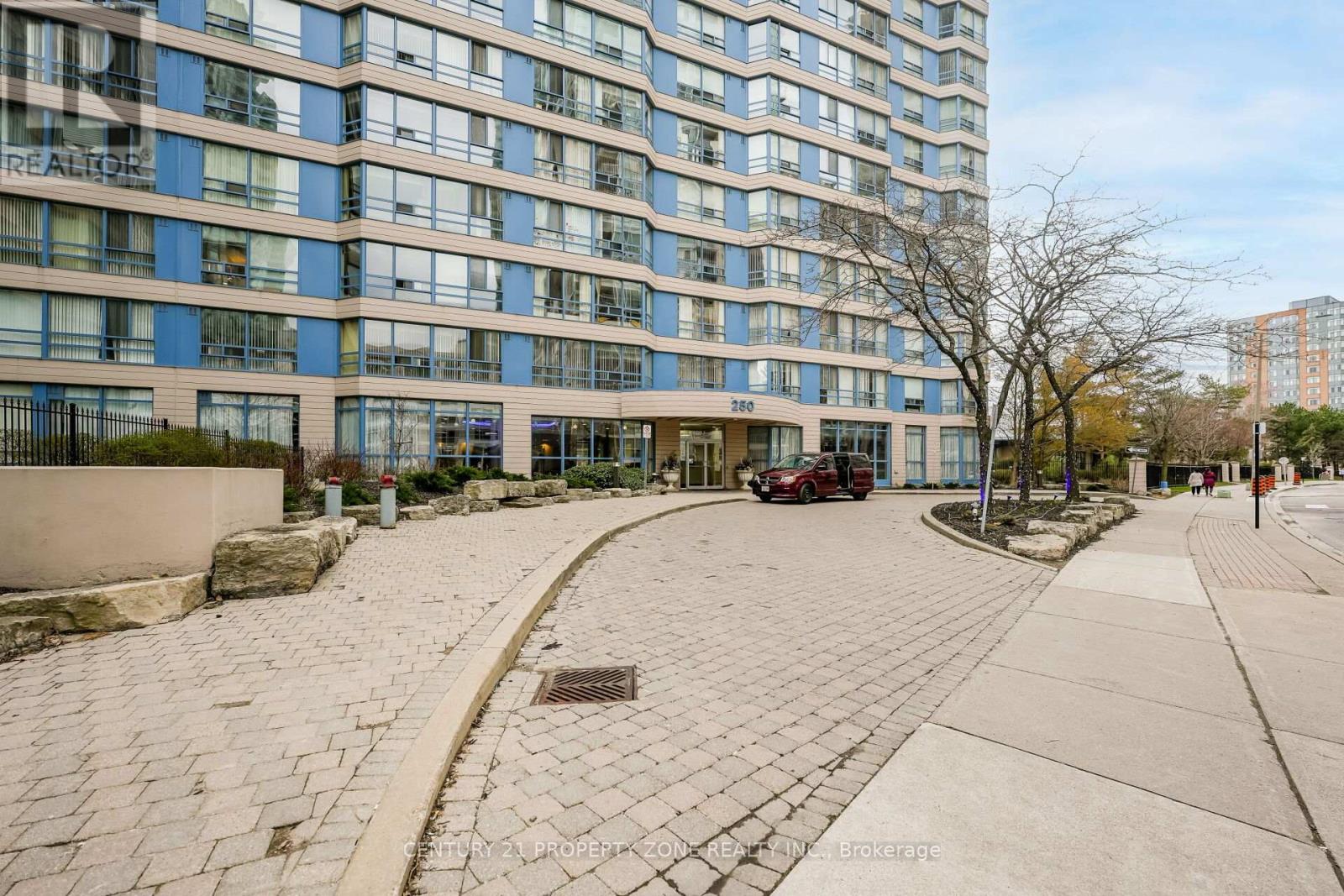 318 - 250 Webb Drive, Mississauga, Ontario  L5B 3Z4 - Photo 4 - W12813822
