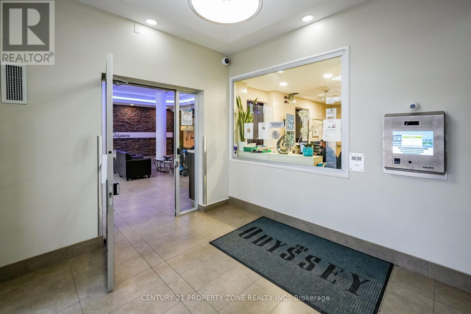 318 - 250 Webb Drive, Mississauga, Ontario  L5B 3Z4 - Photo 8 - W12813822