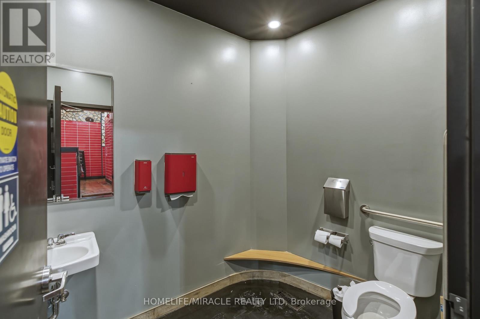 45 James Street, St. Catharines, Ontario  L2R 5B9 - Photo 4 - X12813834