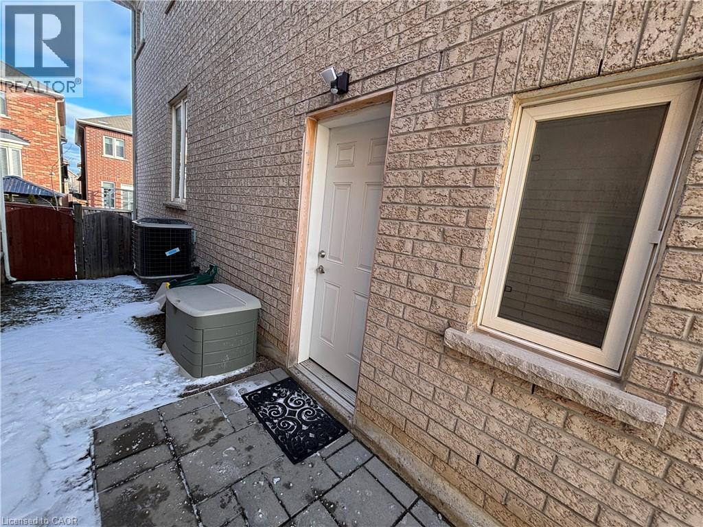 4640 Doug Wright Drive Unit# Bsmnt, Burlington, Ontario  L7M 0L7 - Photo 3 - 40803763