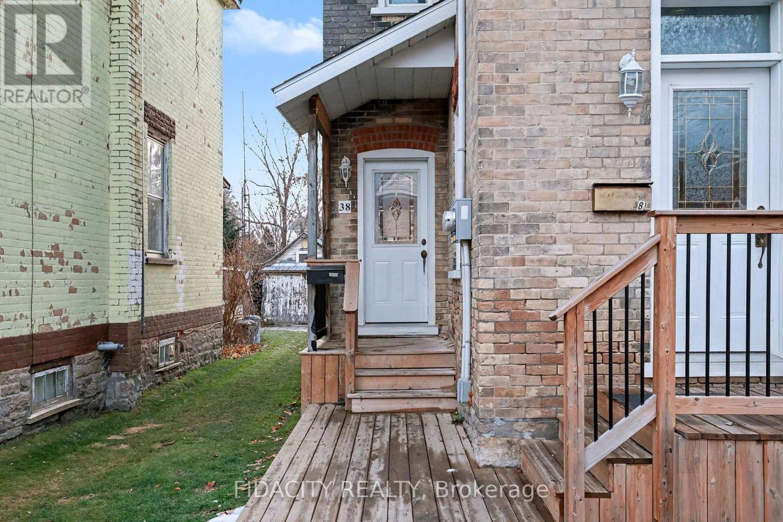 38 Winnifred Street N, Smiths Falls, Ontario  K7A 2N5 - Photo 3 - X12813848