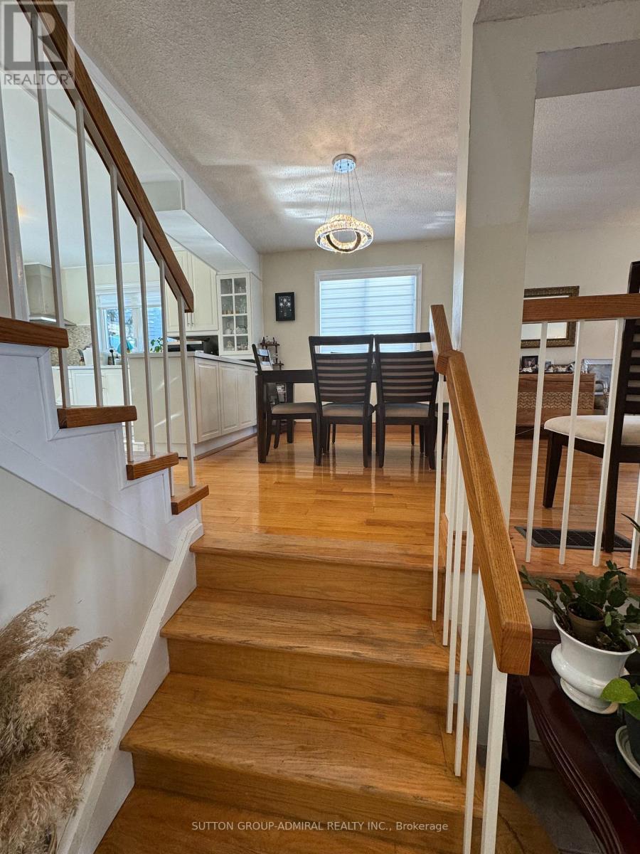 271 Weldrick Road, Richmond Hill, Ontario  L4C 5P2 - Photo 5 - N12812972