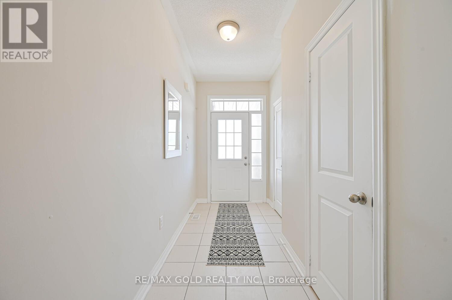 53 Finegan Circle, Brampton, Ontario  L7A 4Z8 - Photo 3 - W12730766