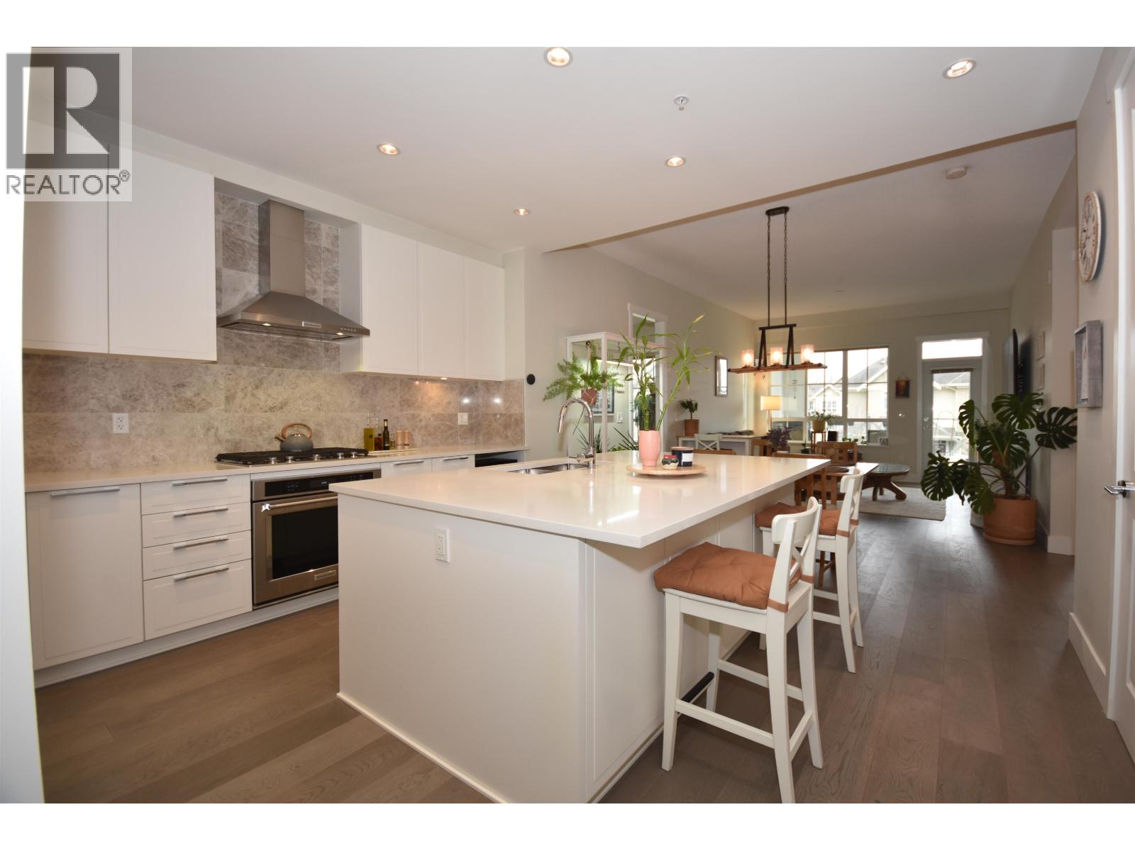 229 5535 Admiral Way, Delta, British Columbia  V4K 0E3 - Photo 2 - R3092867