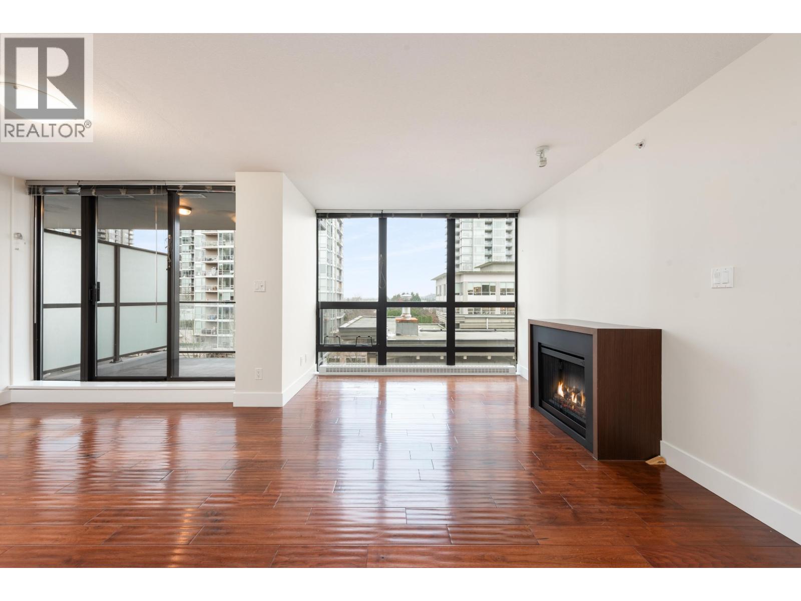 705 2959 Glen Drive, Coquitlam, British Columbia  V3B 0B8 - Photo 2 - R3092870