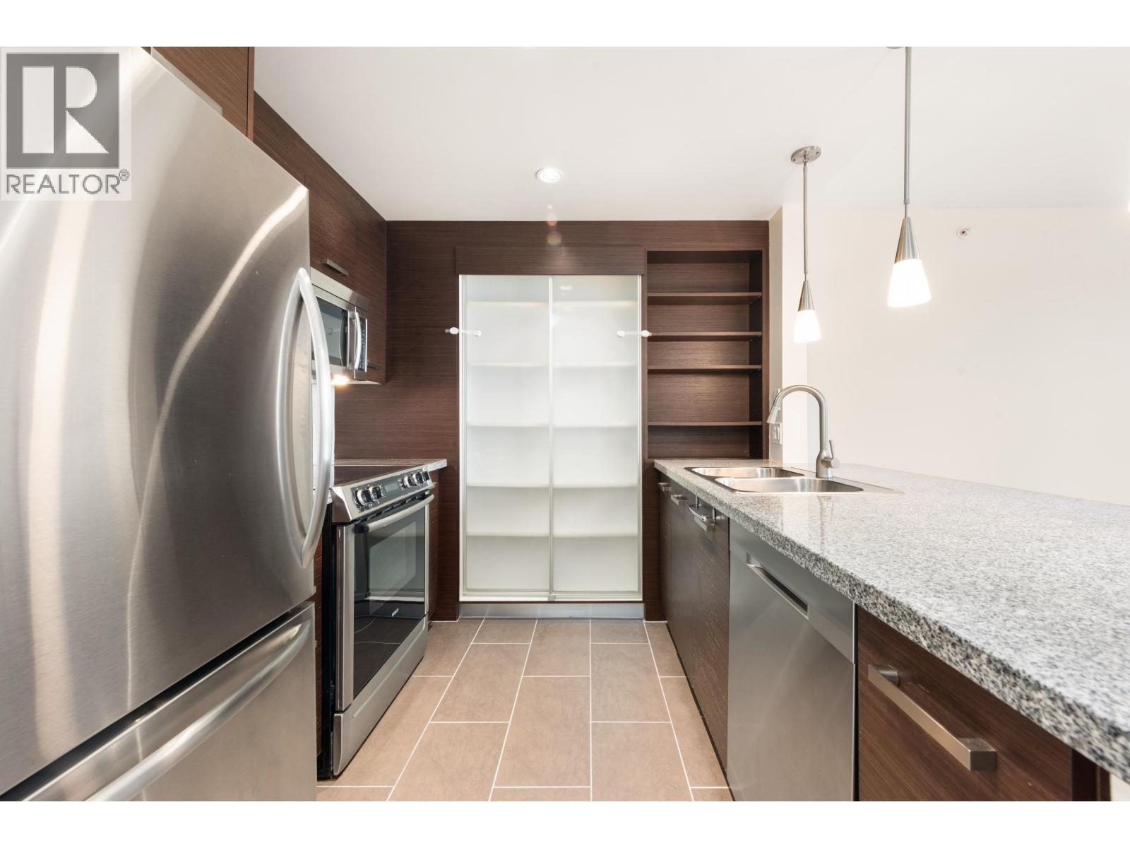 705 2959 Glen Drive, Coquitlam, British Columbia  V3B 0B8 - Photo 5 - R3092870