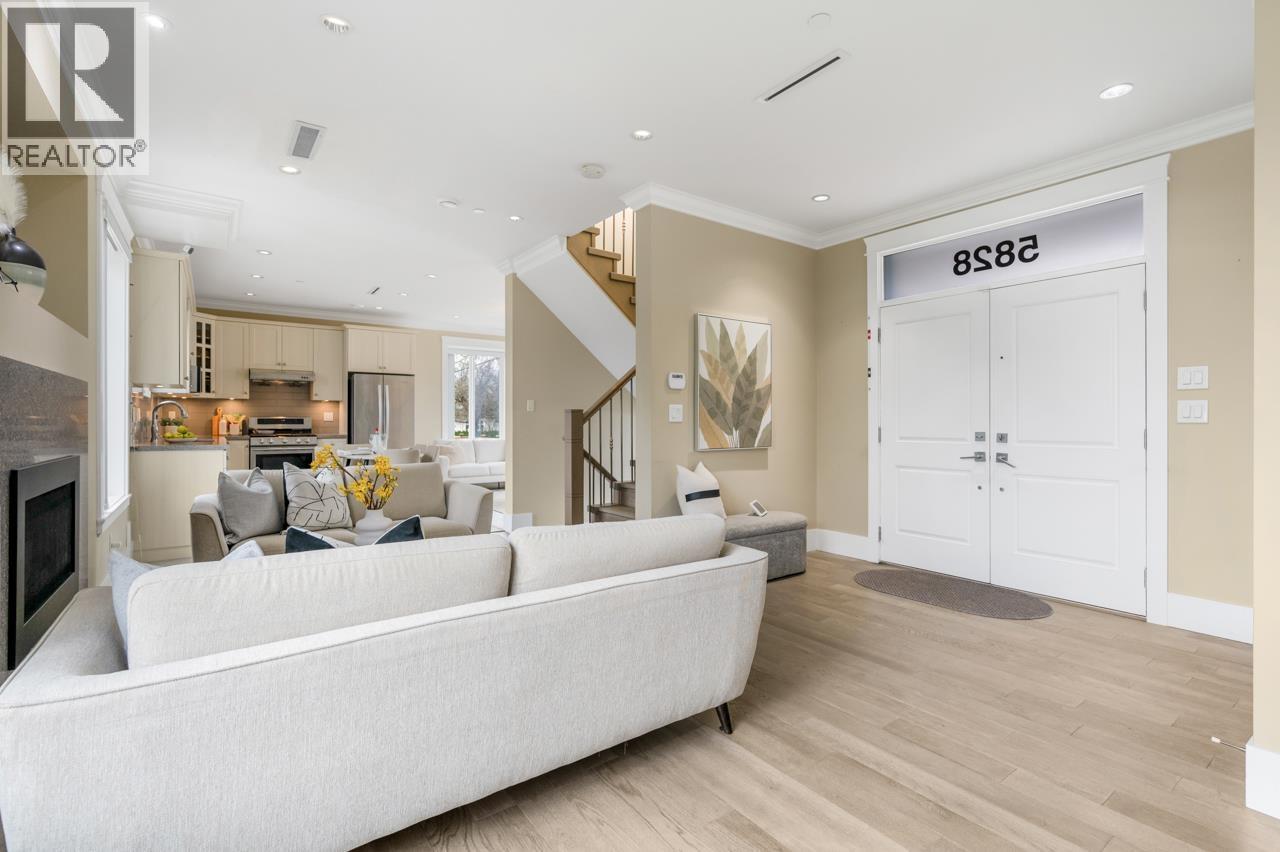 5828 Quebec Street, Vancouver, British Columbia  V5W 2N9 - Photo 2 - R3092860