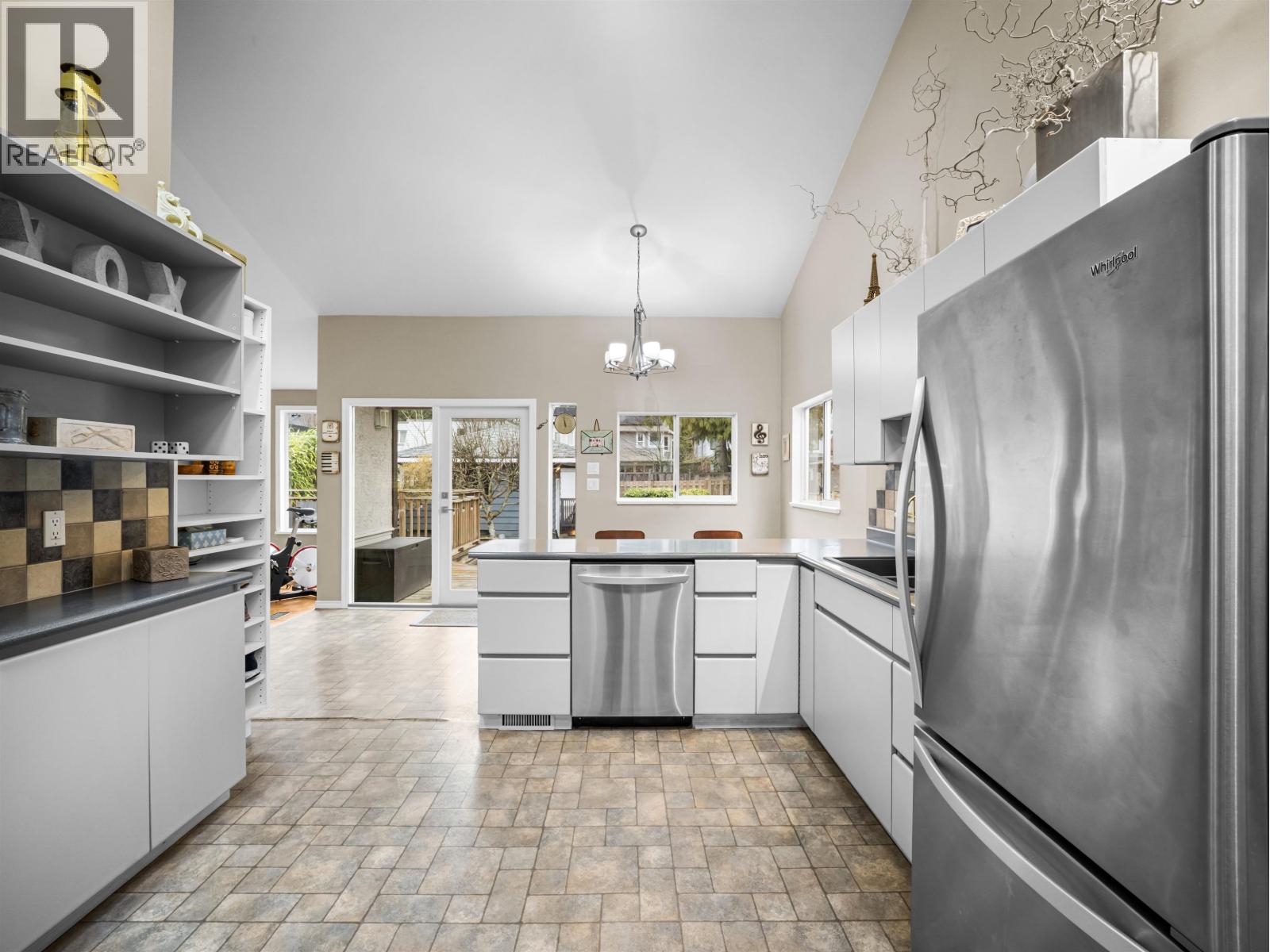 1140 W 20th Street, North Vancouver, British Columbia  V7P 2B7 - Photo 7 - R3092880