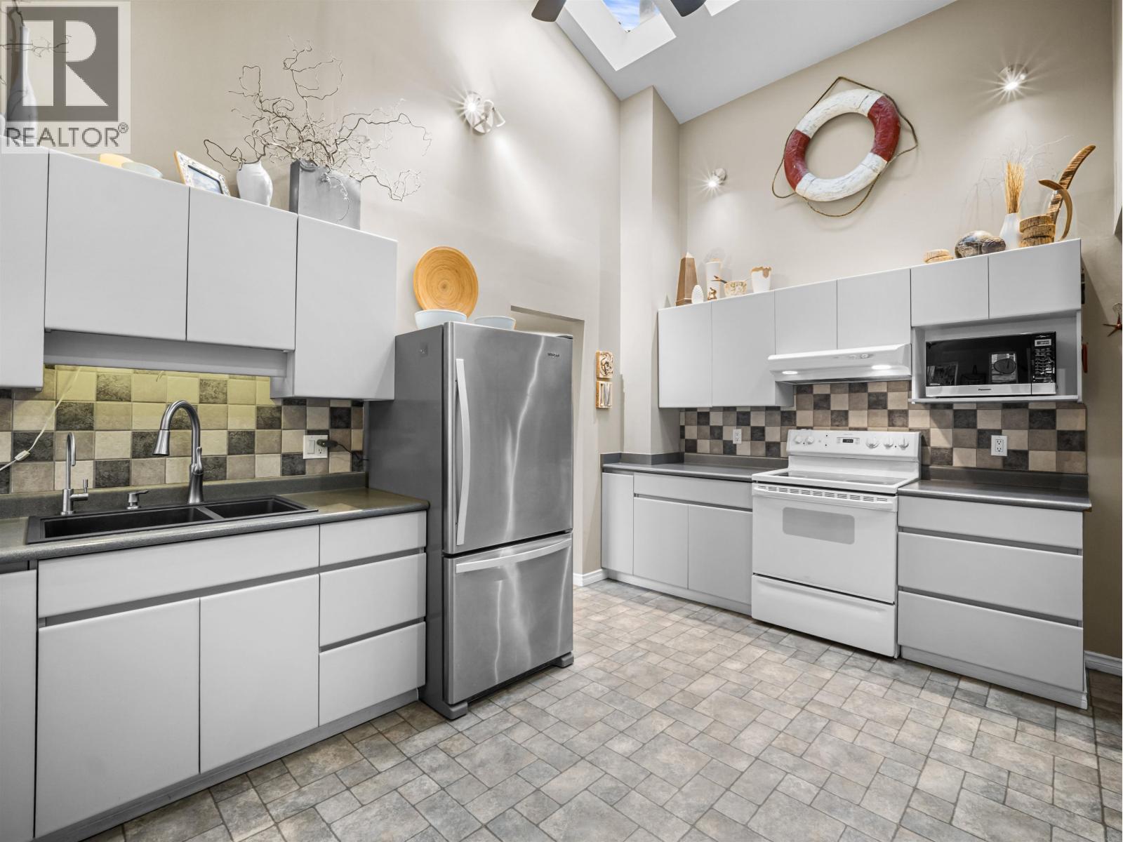 1140 W 20th Street, North Vancouver, British Columbia  V7P 2B7 - Photo 9 - R3092880