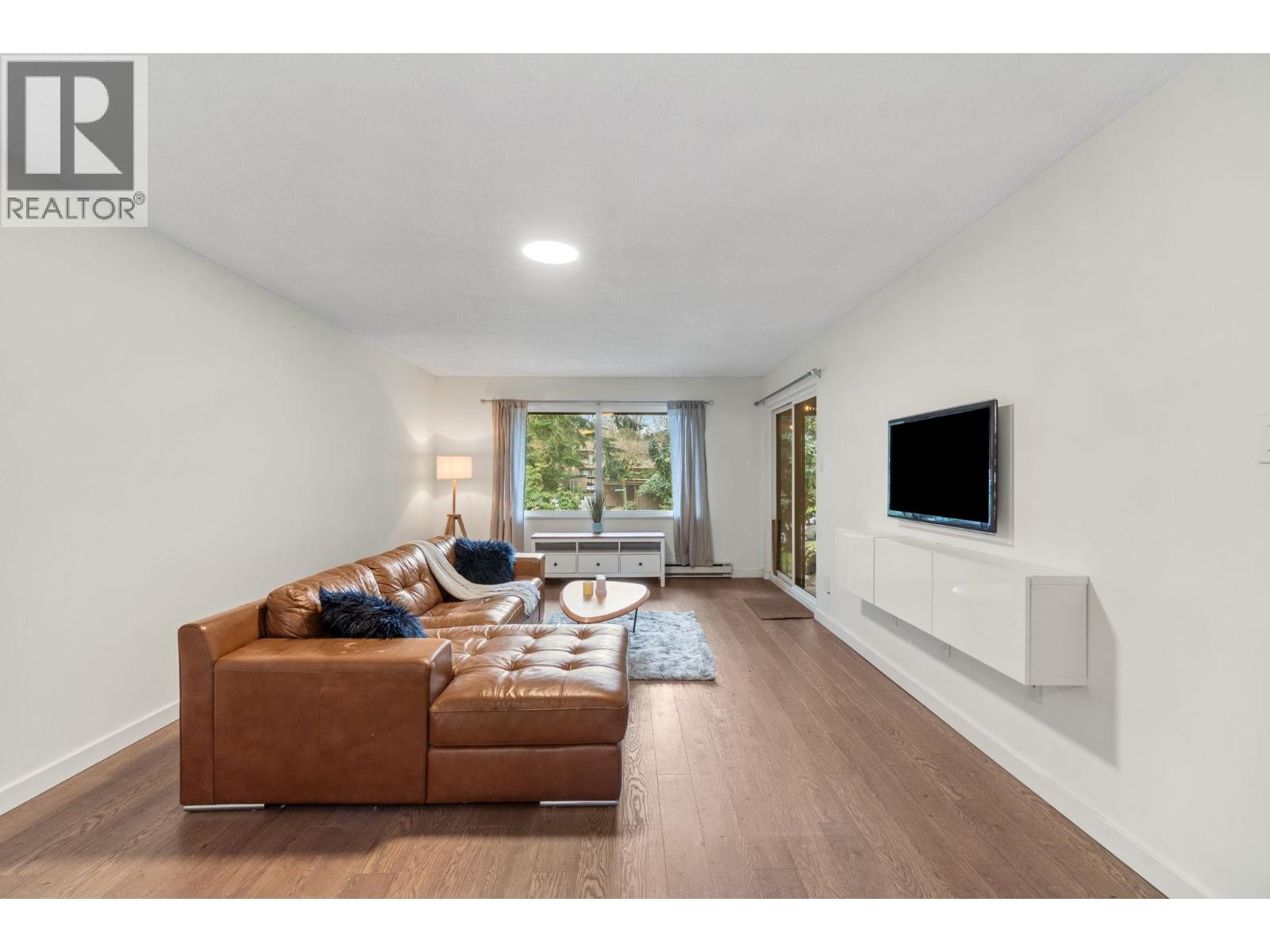 4208 Garden Grove Drive, Burnaby, British Columbia  V5G 4G6 - Photo 6 - R3092851