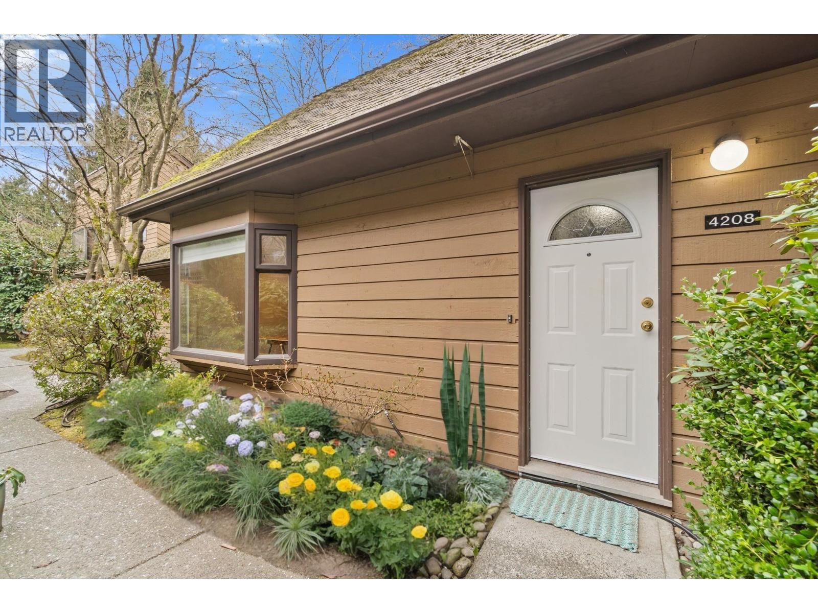 4208 Garden Grove Drive, Burnaby, British Columbia  V5G 4G6 - Photo 2 - R3092851