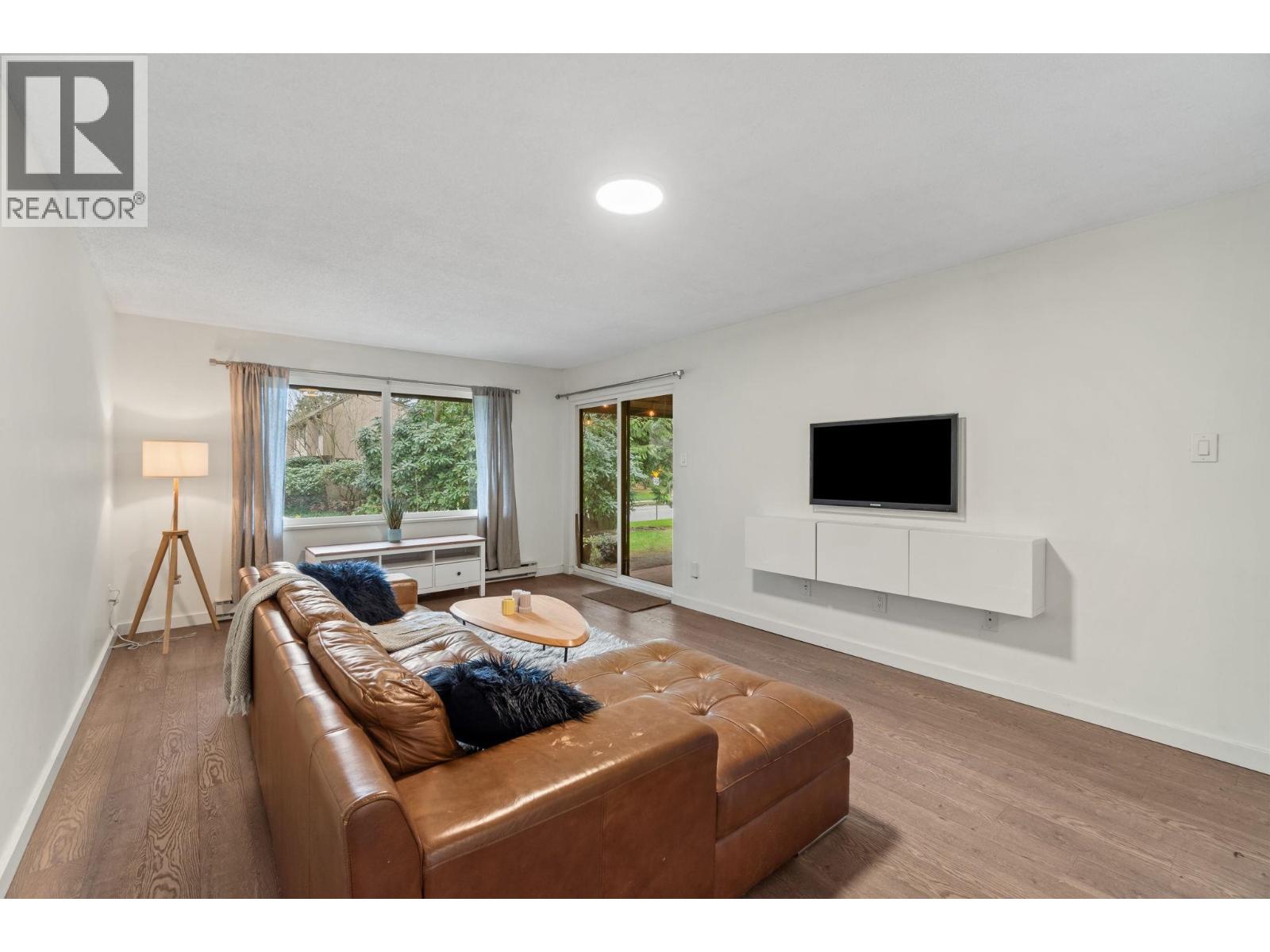 4208 Garden Grove Drive, Burnaby, British Columbia  V5G 4G6 - Photo 5 - R3092851