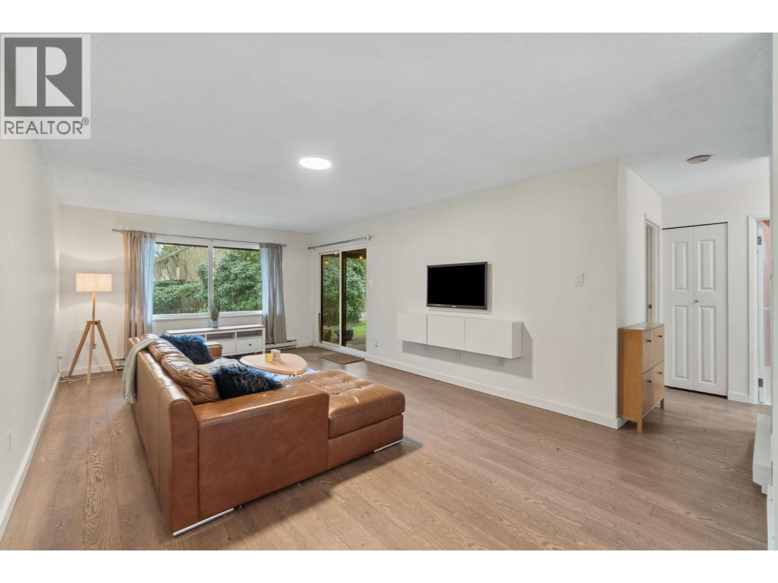 4208 Garden Grove Drive, Burnaby, British Columbia  V5G 4G6 - Photo 8 - R3092851