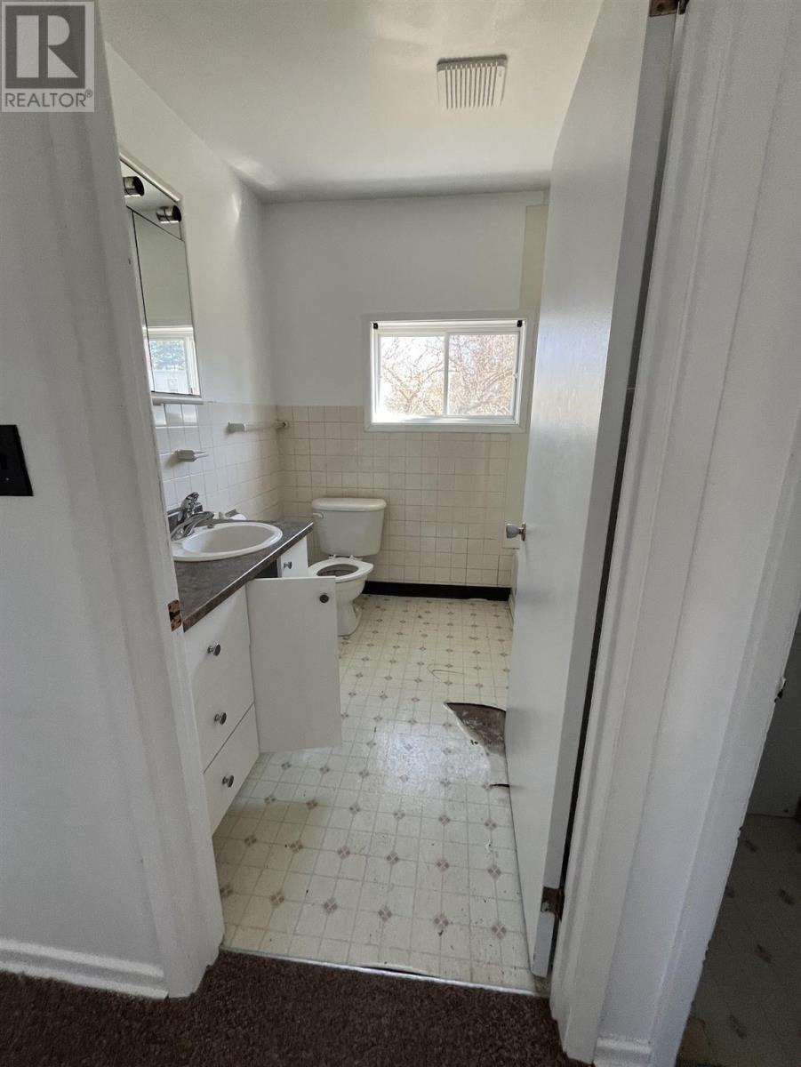 22 Low Ave, Gogama, Ontario  P0M 1W0 - Photo 10 - SM260201