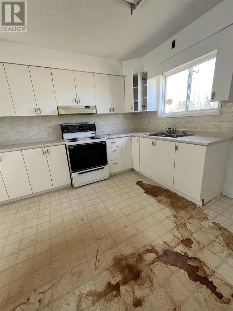 22 Low Ave, Gogama, Ontario  P0M 1W0 - Photo 29 - SM260201