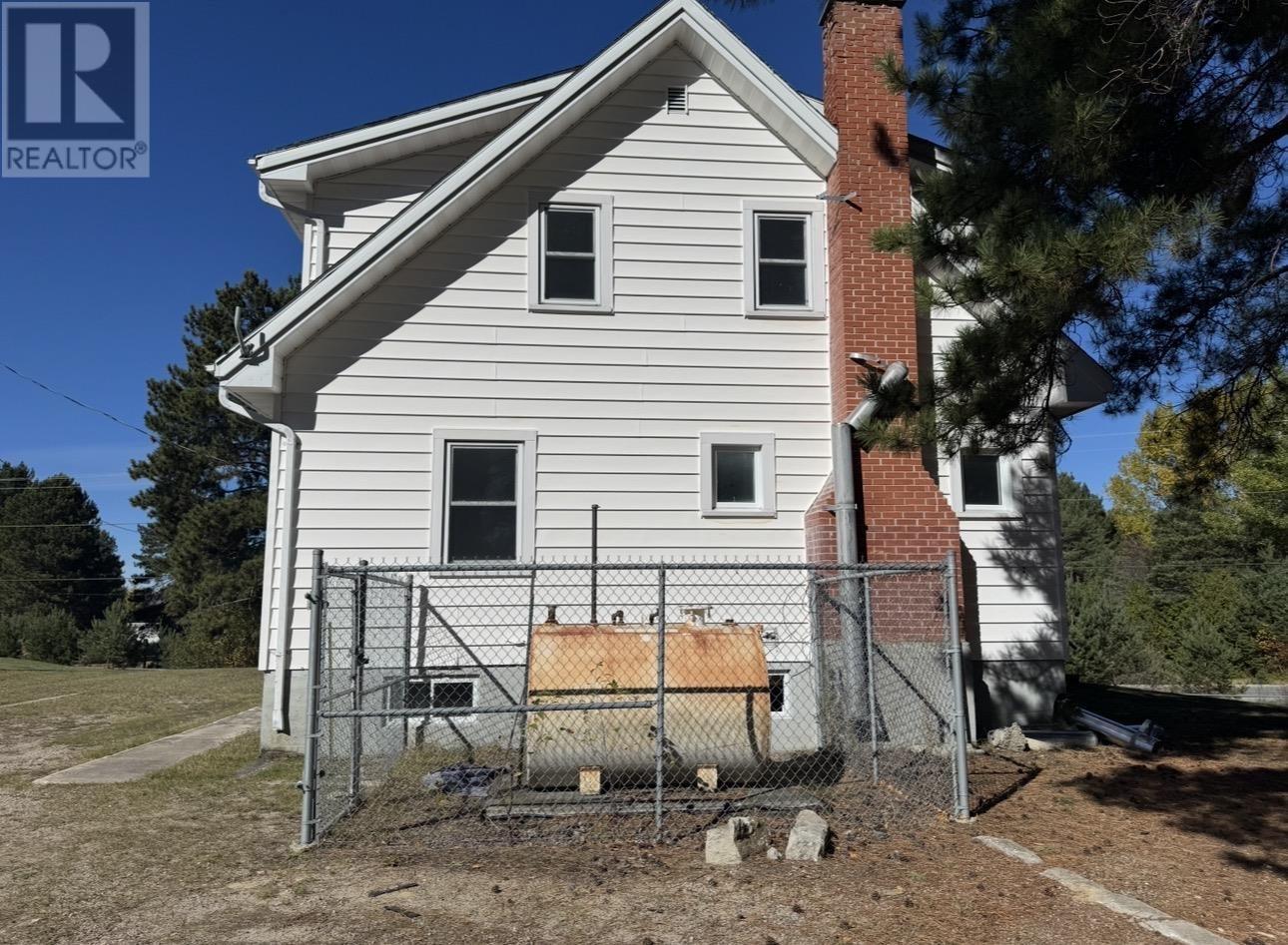 22 Low Ave, Gogama, Ontario  P0M 1W0 - Photo 4 - SM260201