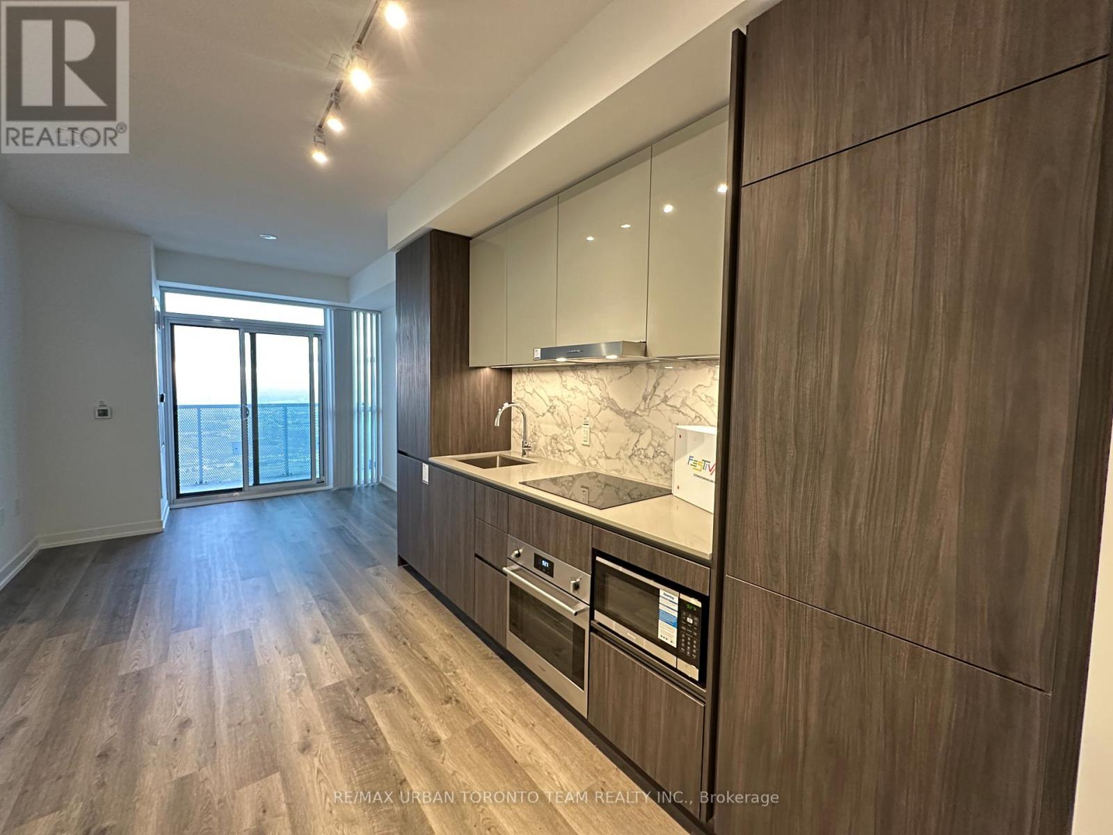 4810 - 8 Interchange Way, Vaughan, Ontario  L4K 5Z7 - Photo 2 - N12813880