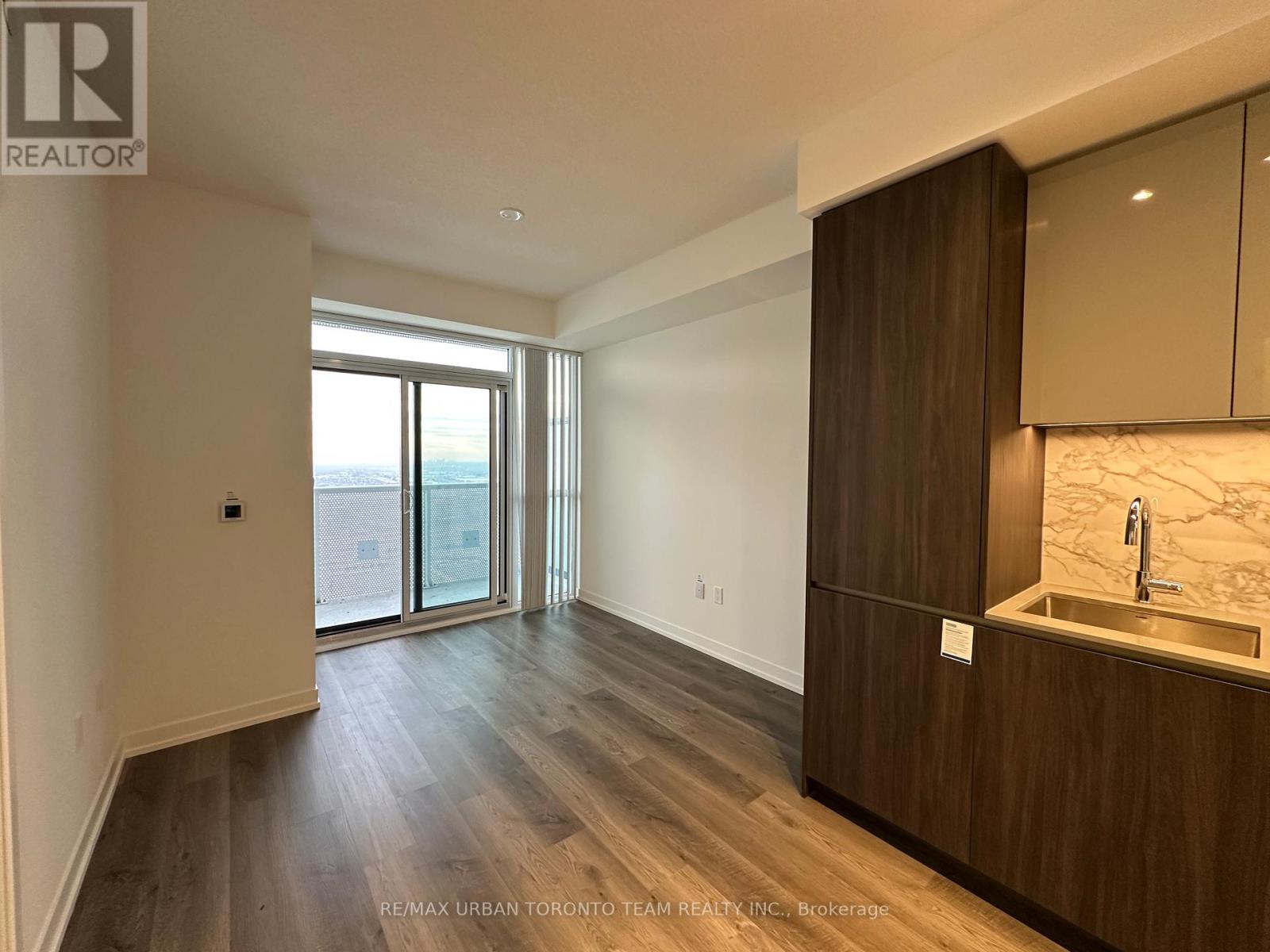 4810 - 8 Interchange Way, Vaughan, Ontario  L4K 5Z7 - Photo 5 - N12813880