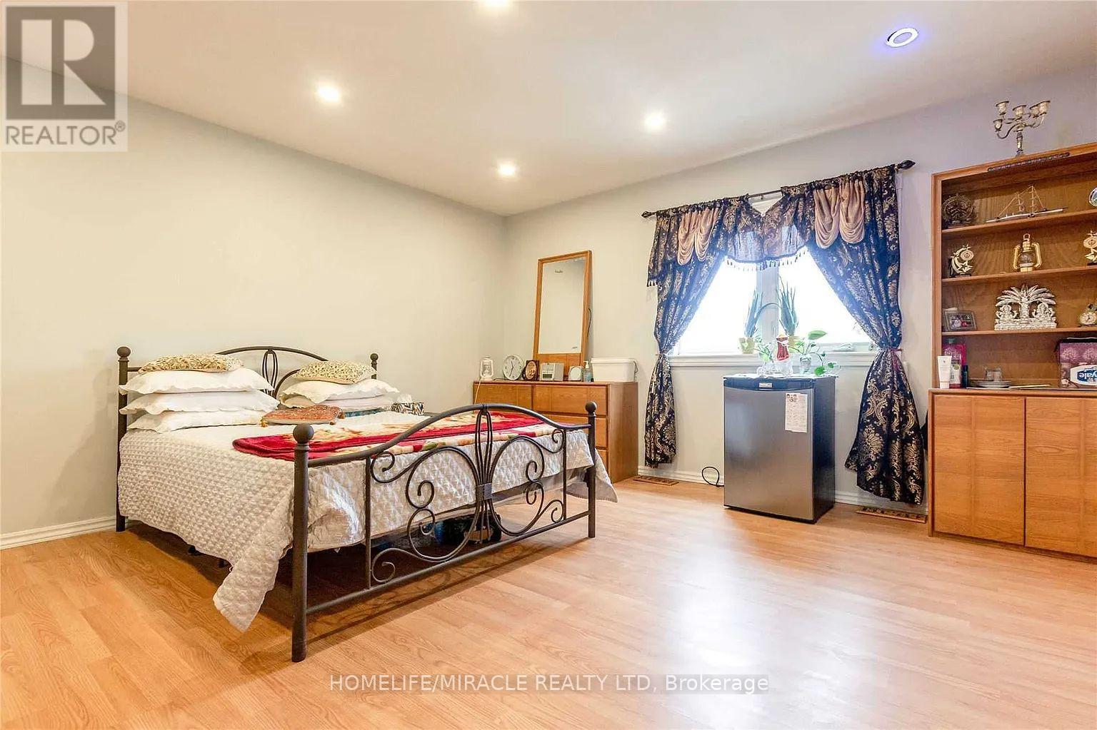 98 Laird Drive, Markham, Ontario  L3S 3N5 - Photo 3 - N12813884