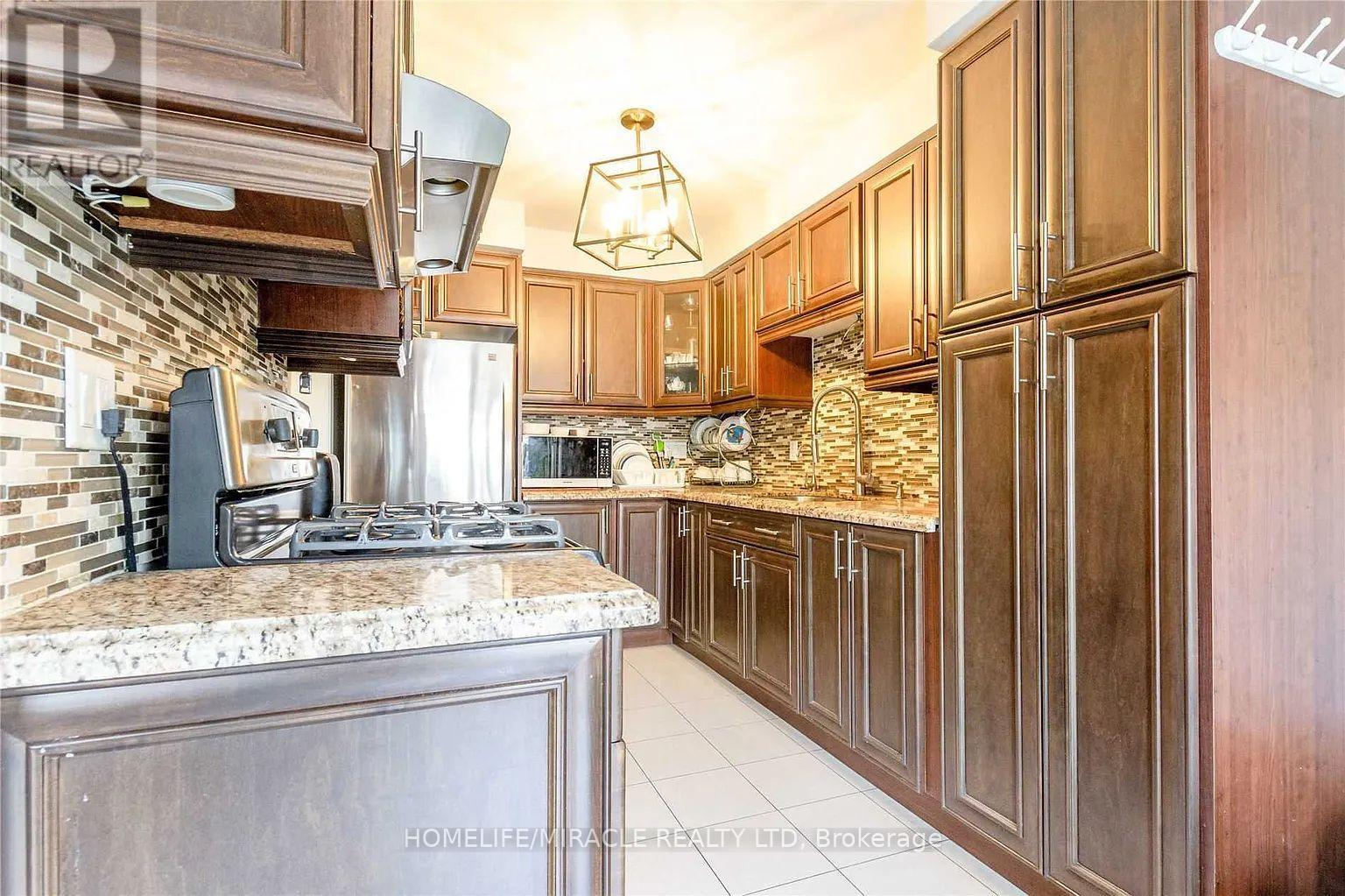 98 Laird Drive, Markham, Ontario  L3S 3N5 - Photo 5 - N12813884