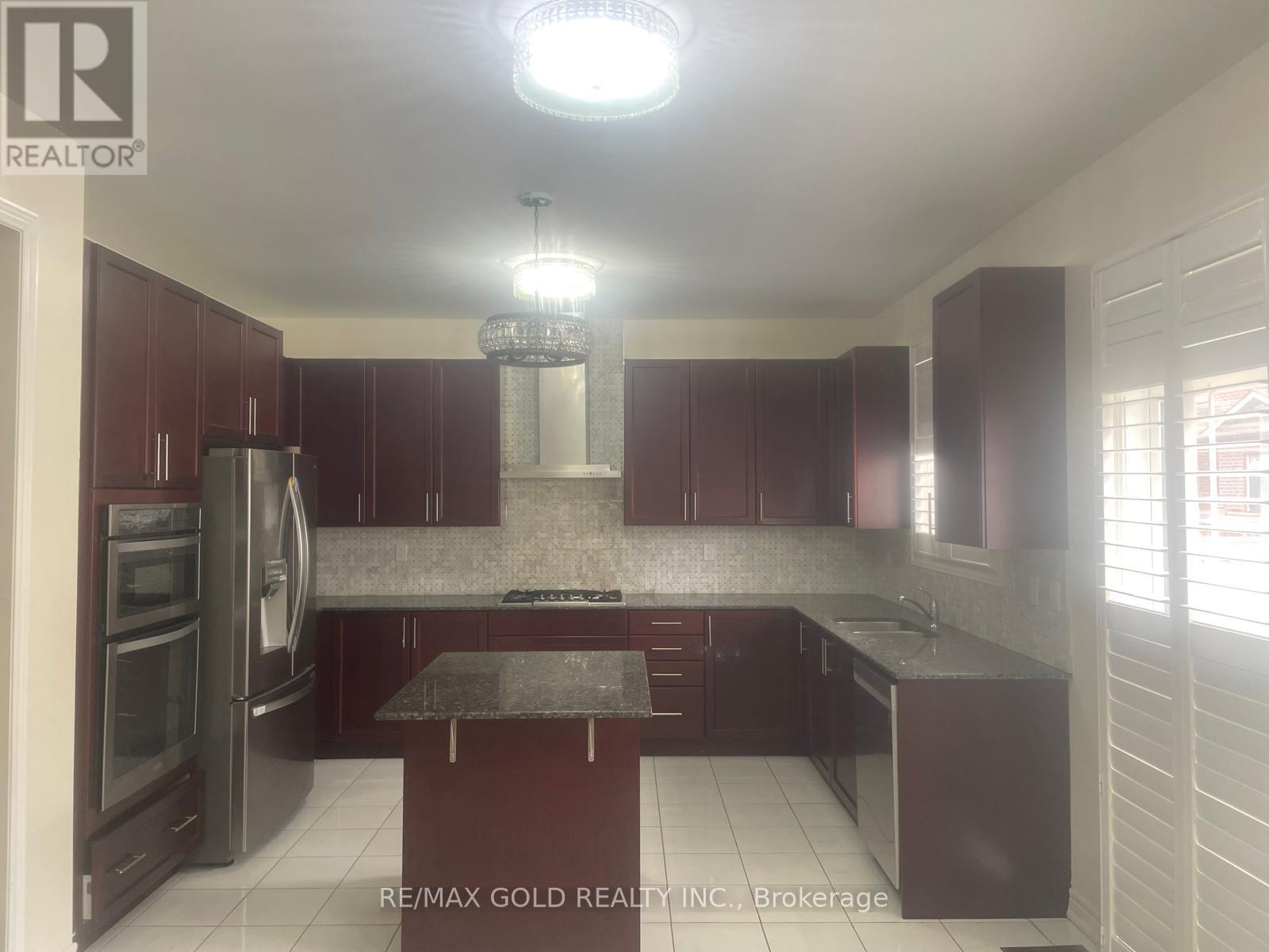 21 Humberstone Crescent, Brampton, Ontario  L7A 0C4 - Photo 3 - W12809962