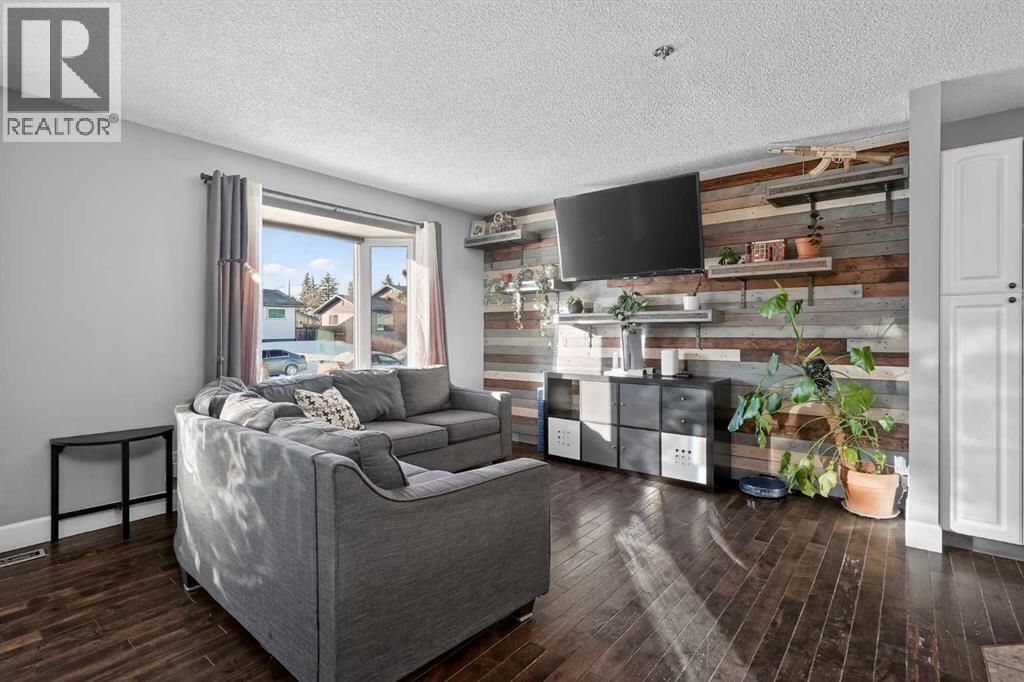 1028 Penrith Crescent Se, Calgary, Alberta  T2A 2H7 - Photo 6 - A2286757