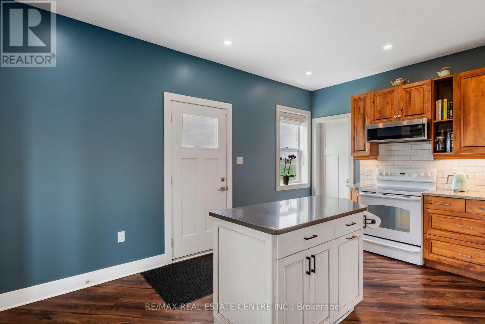 21575 Heritage Road, Thames Centre, Ontario  N0M 2P0 - Photo 12 - X12813920