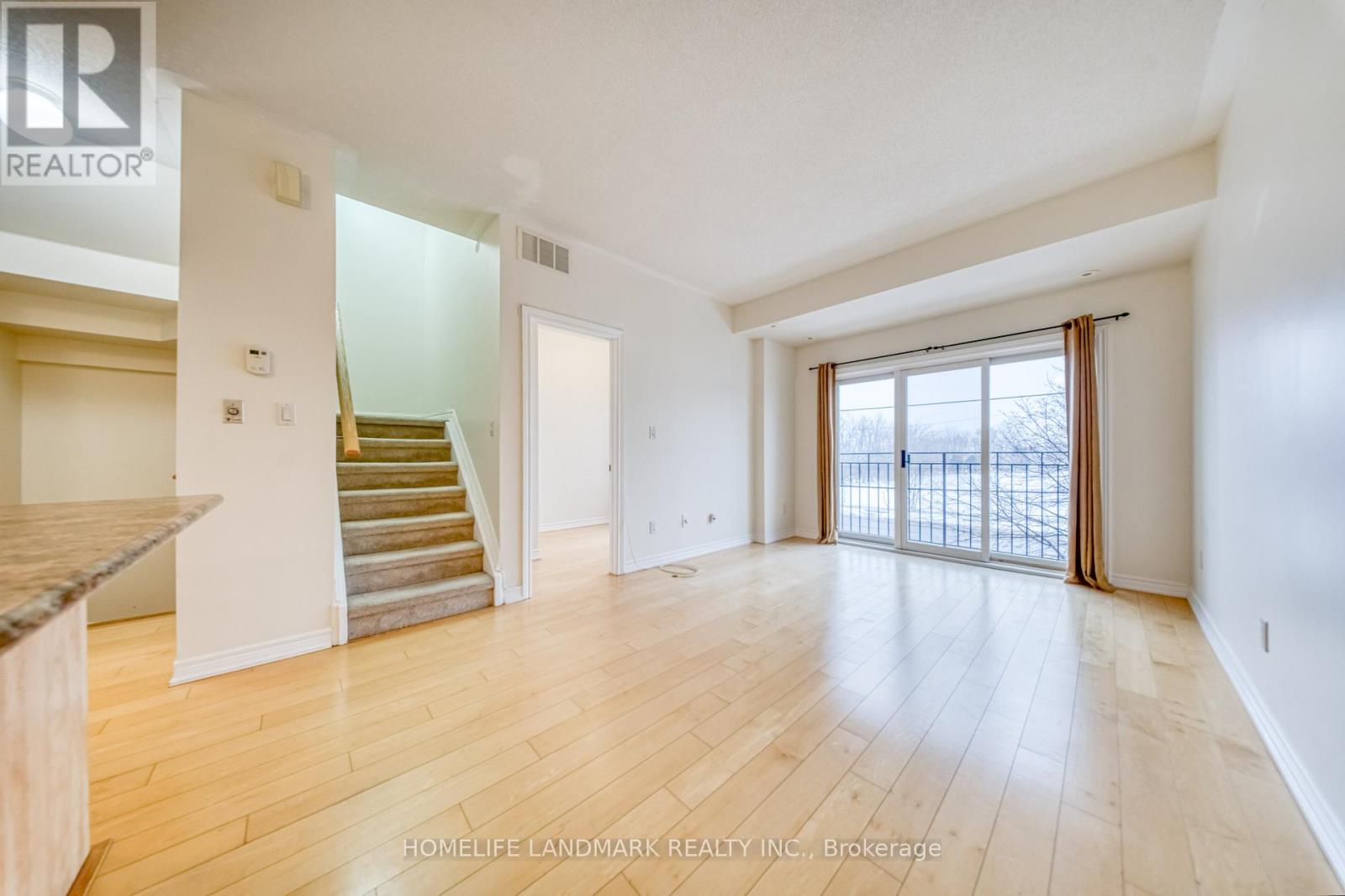 250 - 1496 Victoria Park Avenue, Toronto, Ontario  M4A 2M6 - Photo 11 - C12813924