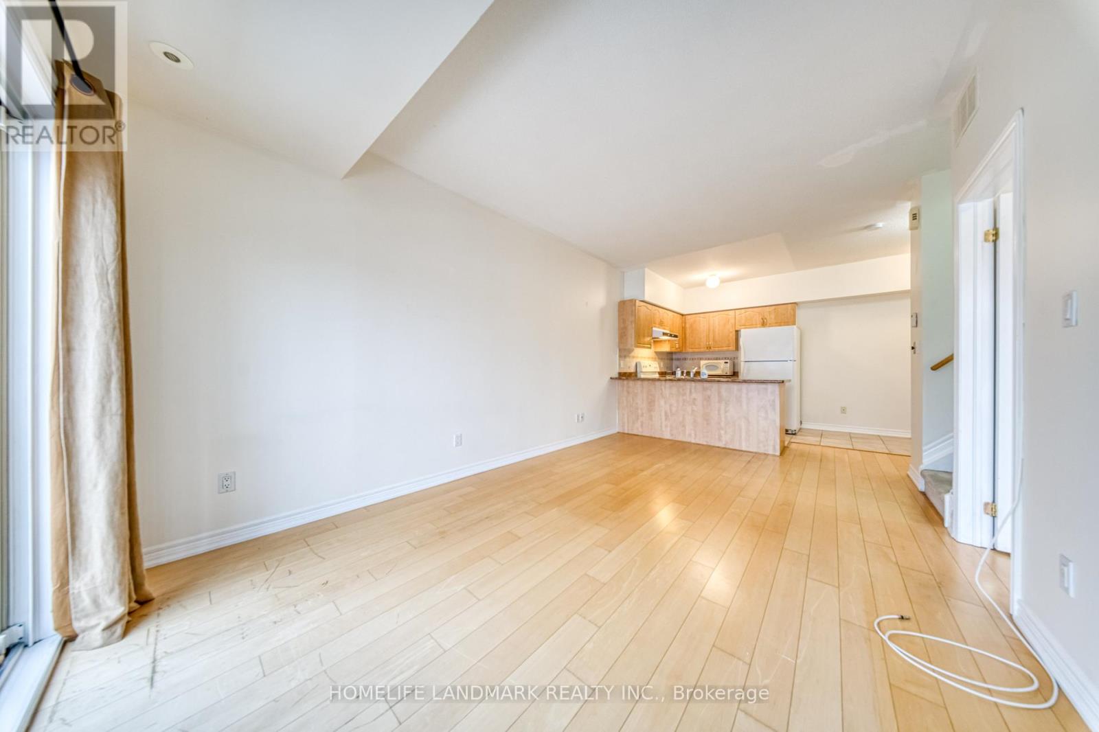 250 - 1496 Victoria Park Avenue, Toronto, Ontario  M4A 2M6 - Photo 14 - C12813924