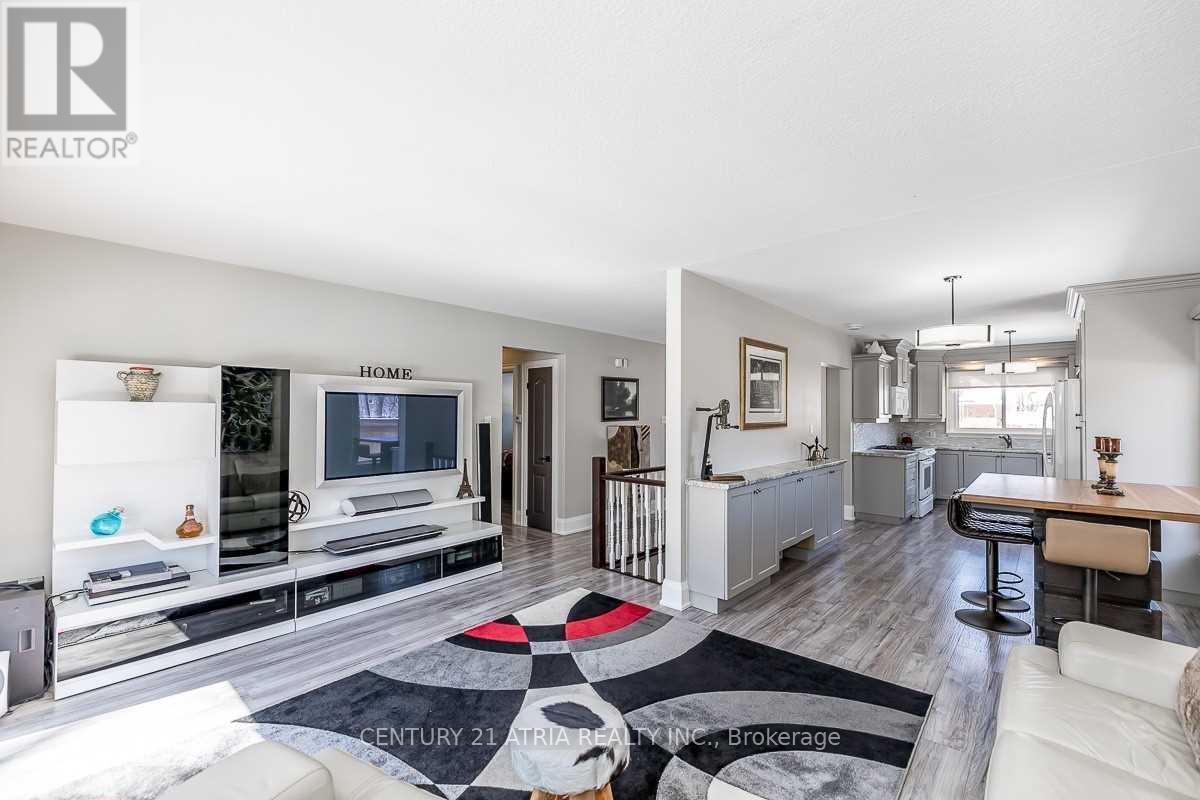 Main Floor - 97 Shirley Avenue, Barrie, Ontario  L4N 1N3 - Photo 9 - S12813926