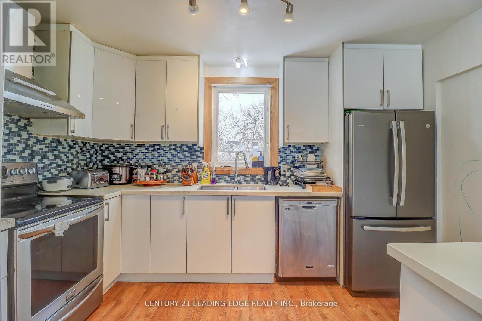 107 Lakeland Crescent, Richmond Hill, Ontario  L4E 3A1 - Photo 5 - N12813426