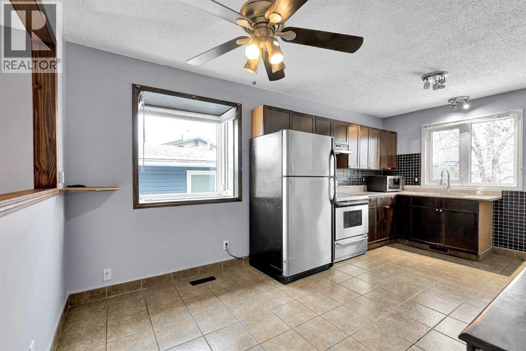 111 Dovertree Place Se, Calgary, Alberta  t2b 2k3 - Photo 9 - A2277343