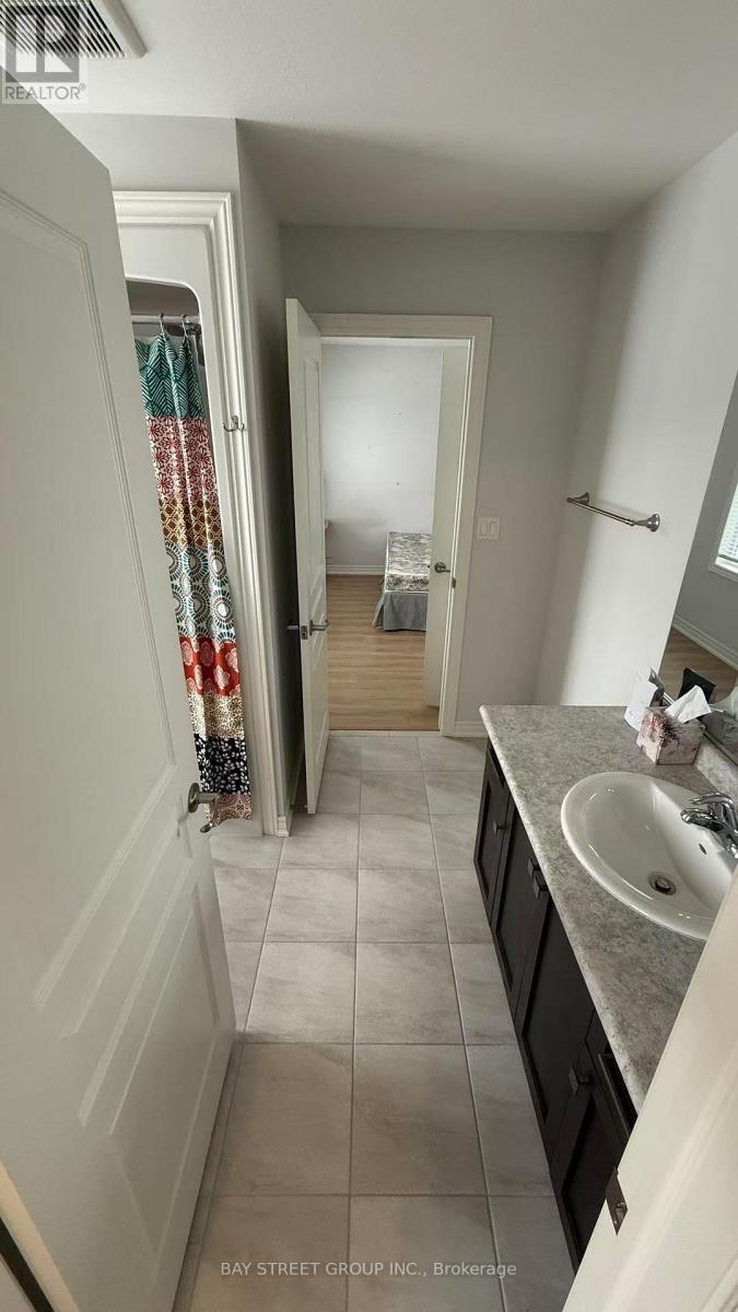 135 Juneberry Road, Thorold (Confederation Heights), Ontario  L2V 0H8 - Photo 15 - X12813944