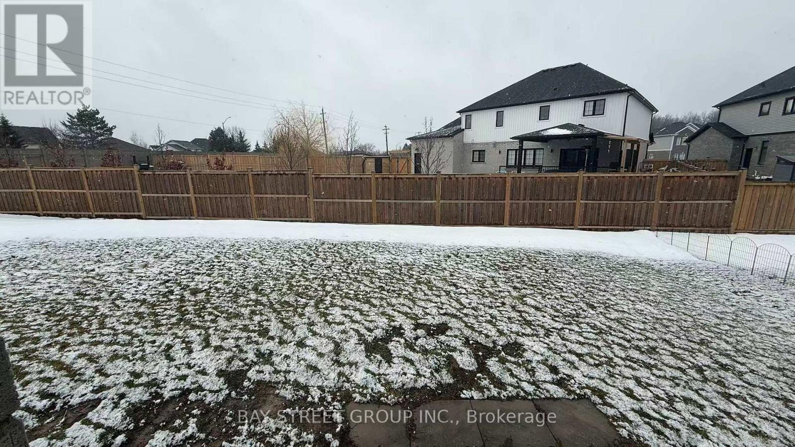 135 Juneberry Road, Thorold (Confederation Heights), Ontario  L2V 0H8 - Photo 22 - X12813944