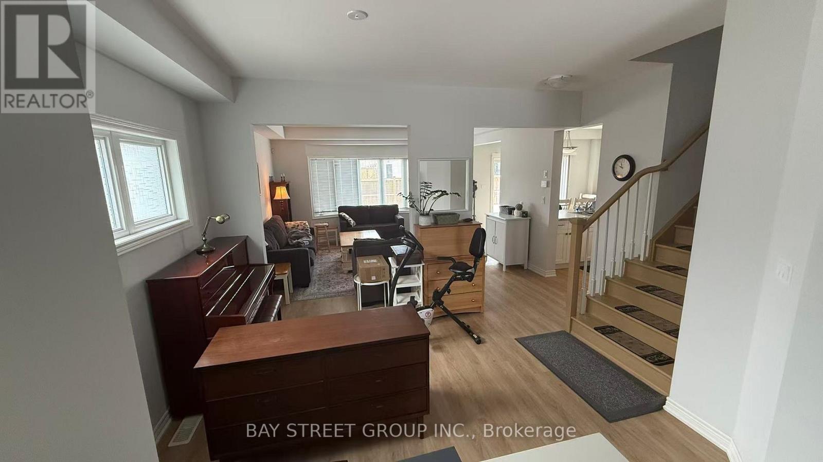 135 Juneberry Road, Thorold (Confederation Heights), Ontario  L2V 0H8 - Photo 4 - X12813944