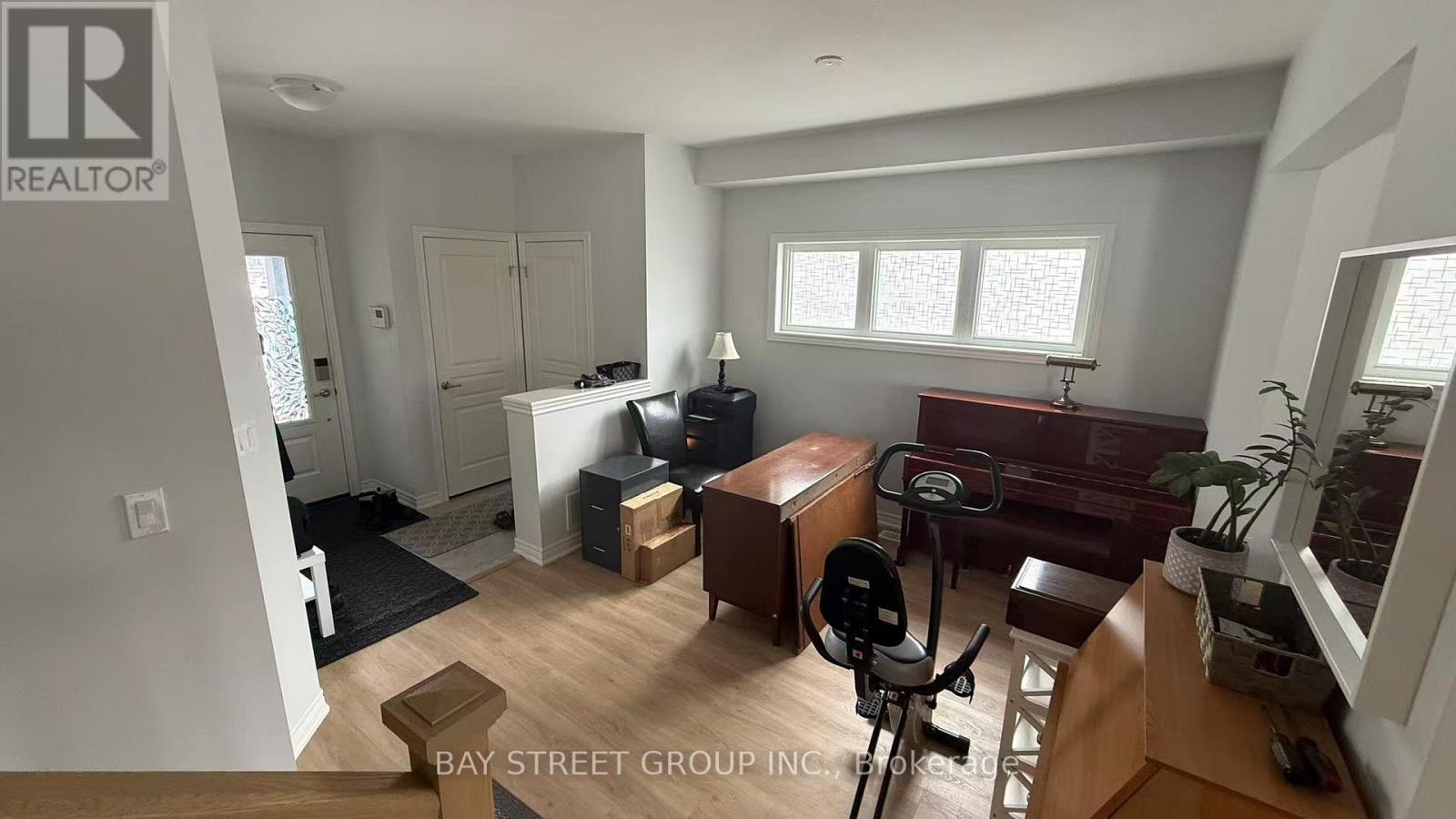 135 Juneberry Road, Thorold (Confederation Heights), Ontario  L2V 0H8 - Photo 5 - X12813944