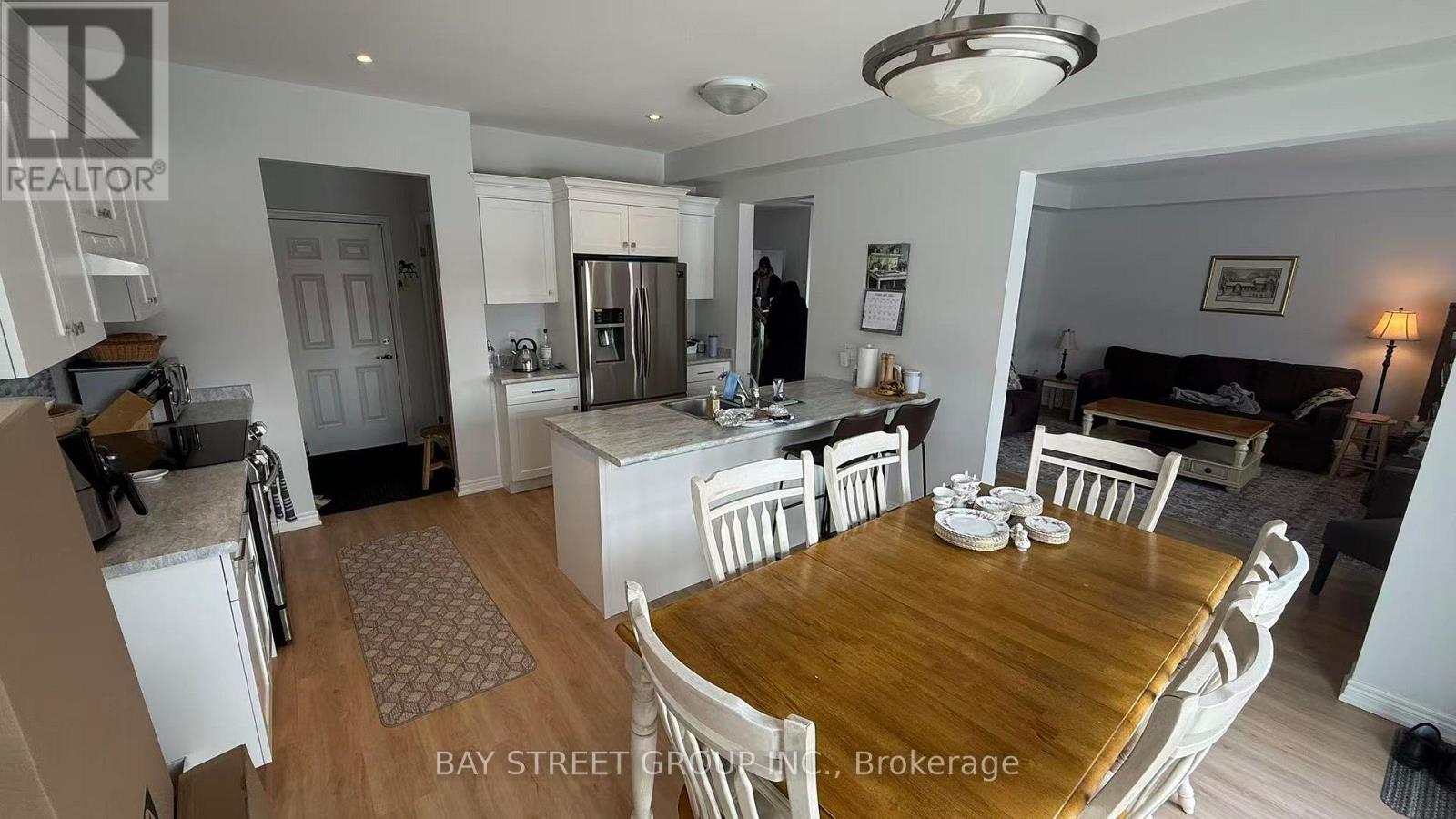 135 Juneberry Road, Thorold (Confederation Heights), Ontario  L2V 0H8 - Photo 8 - X12813944