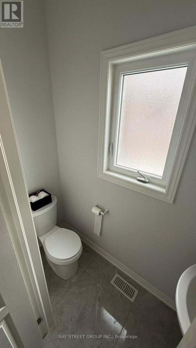 135 Juneberry Road, Thorold (Confederation Heights), Ontario  L2V 0H8 - Photo 9 - X12813944