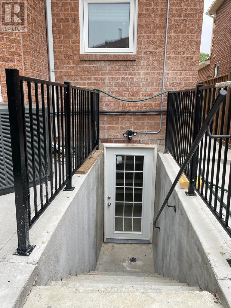 Lower - 5506 Fleur De Lis Court, Mississauga, Ontario  L5R 2Z5 - Photo 18 - W12813954