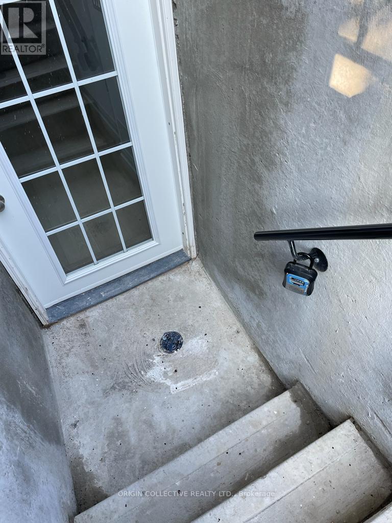 Lower - 5506 Fleur De Lis Court, Mississauga, Ontario  L5R 2Z5 - Photo 2 - W12813954