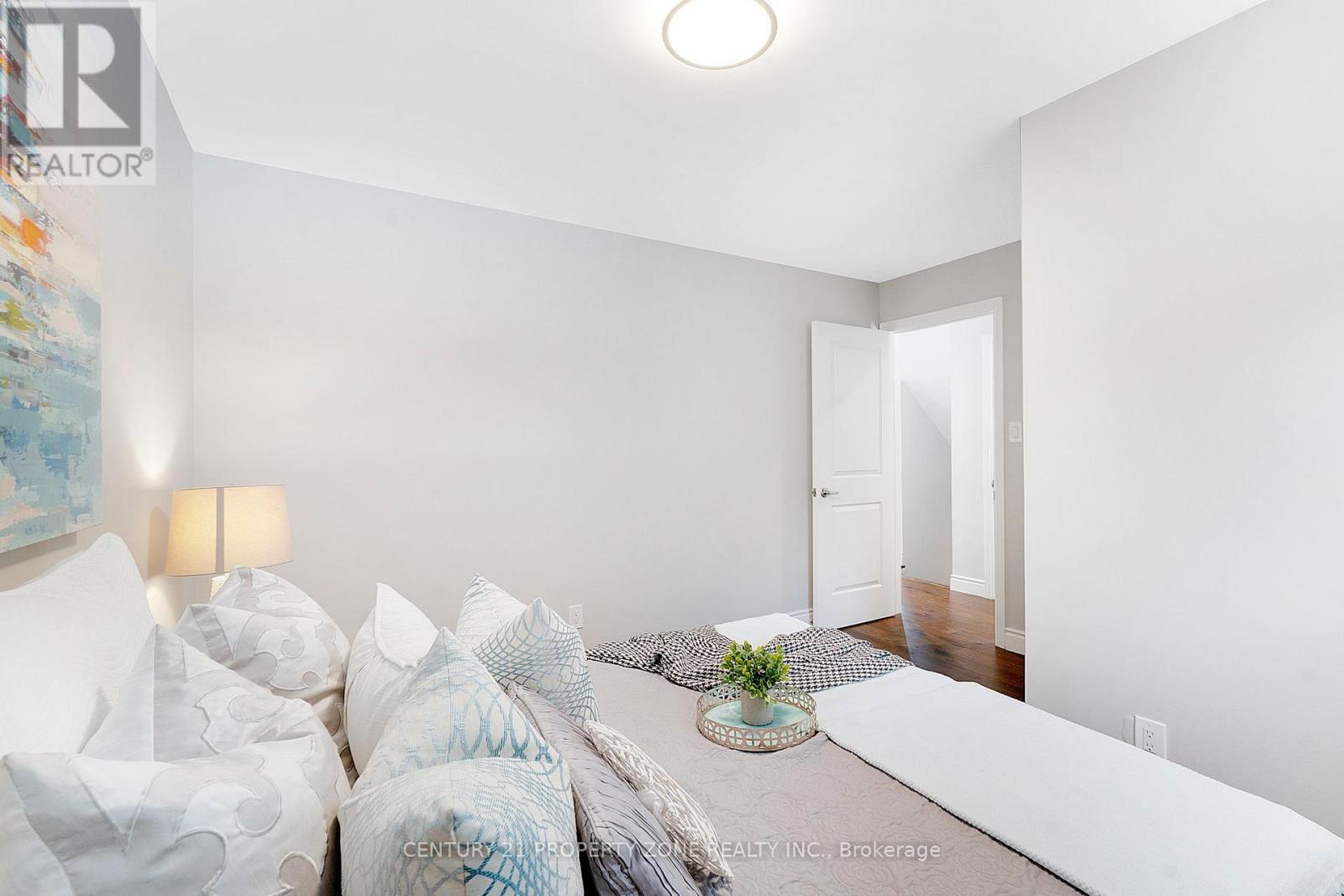 242 Slater Crescent, Oakville, Ontario  L6K 2C8 - Photo 15 - W12813958