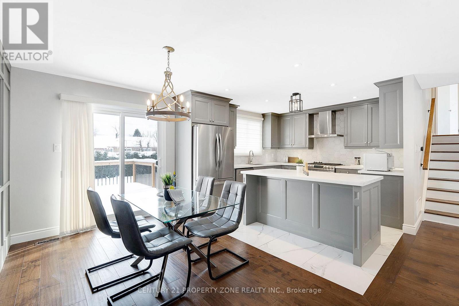 242 Slater Crescent, Oakville, Ontario  L6K 2C8 - Photo 9 - W12813958