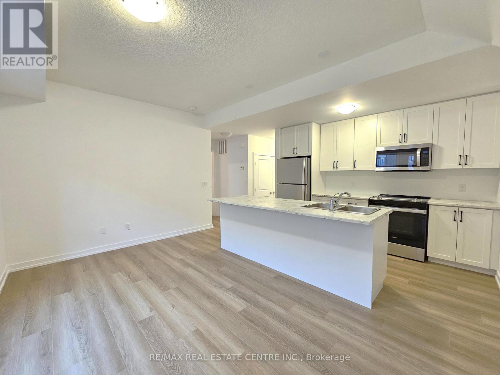 11 - 70 Kenesky Drive, Hamilton, Ontario  L8B 1Y4 - Photo 6 - X12813950