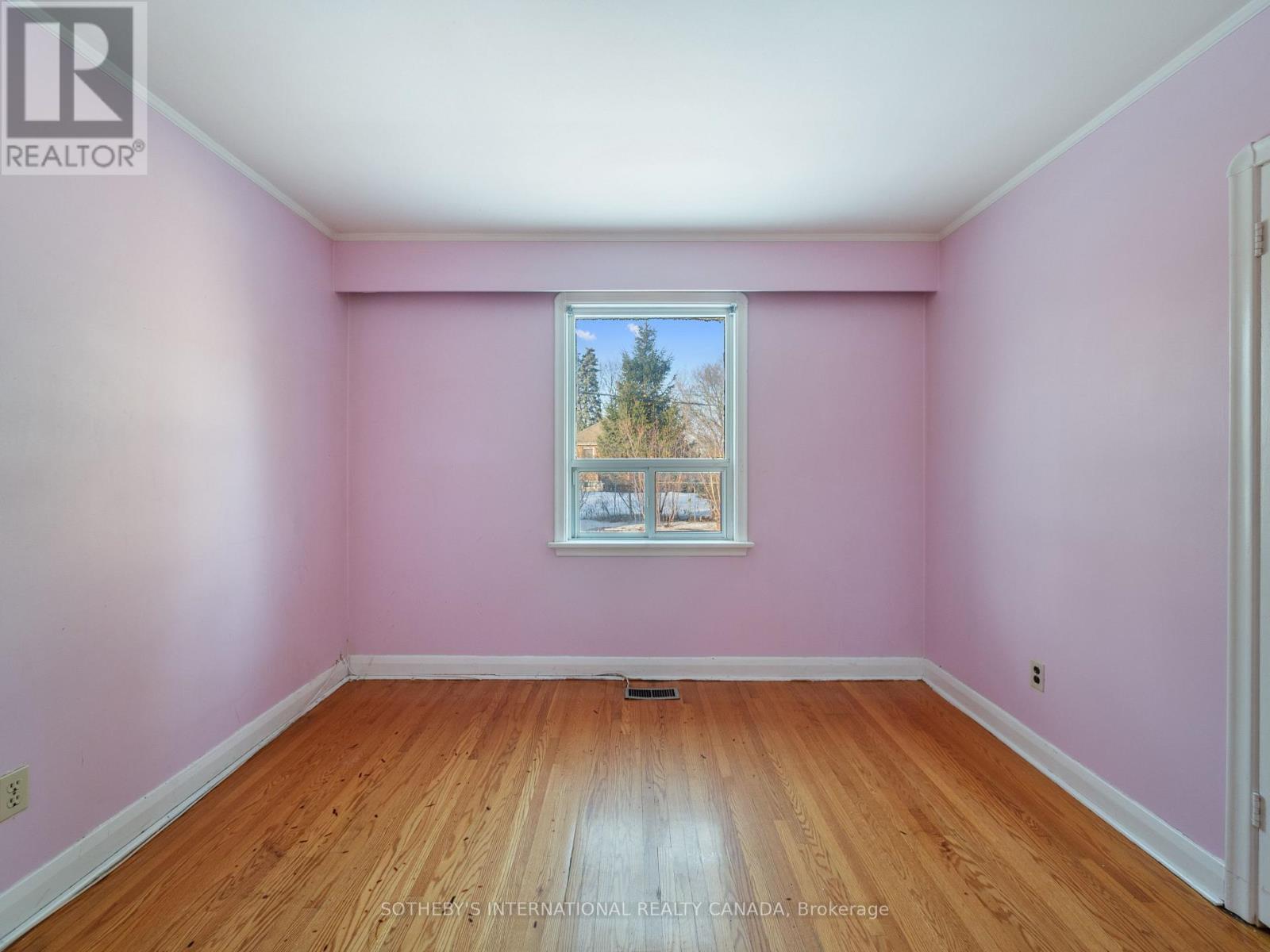 4 Riverlea Drive, Toronto, Ontario  M9P 2H1 - Photo 13 - W12689244